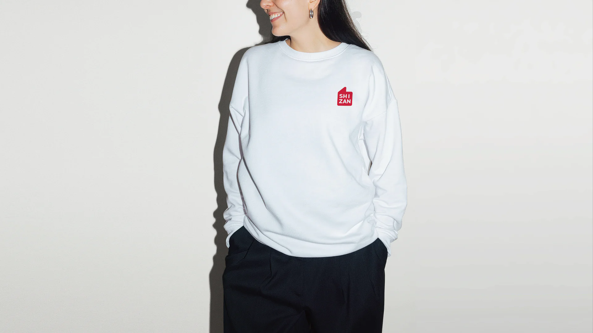 世赞楼体标识工卡与服装应用